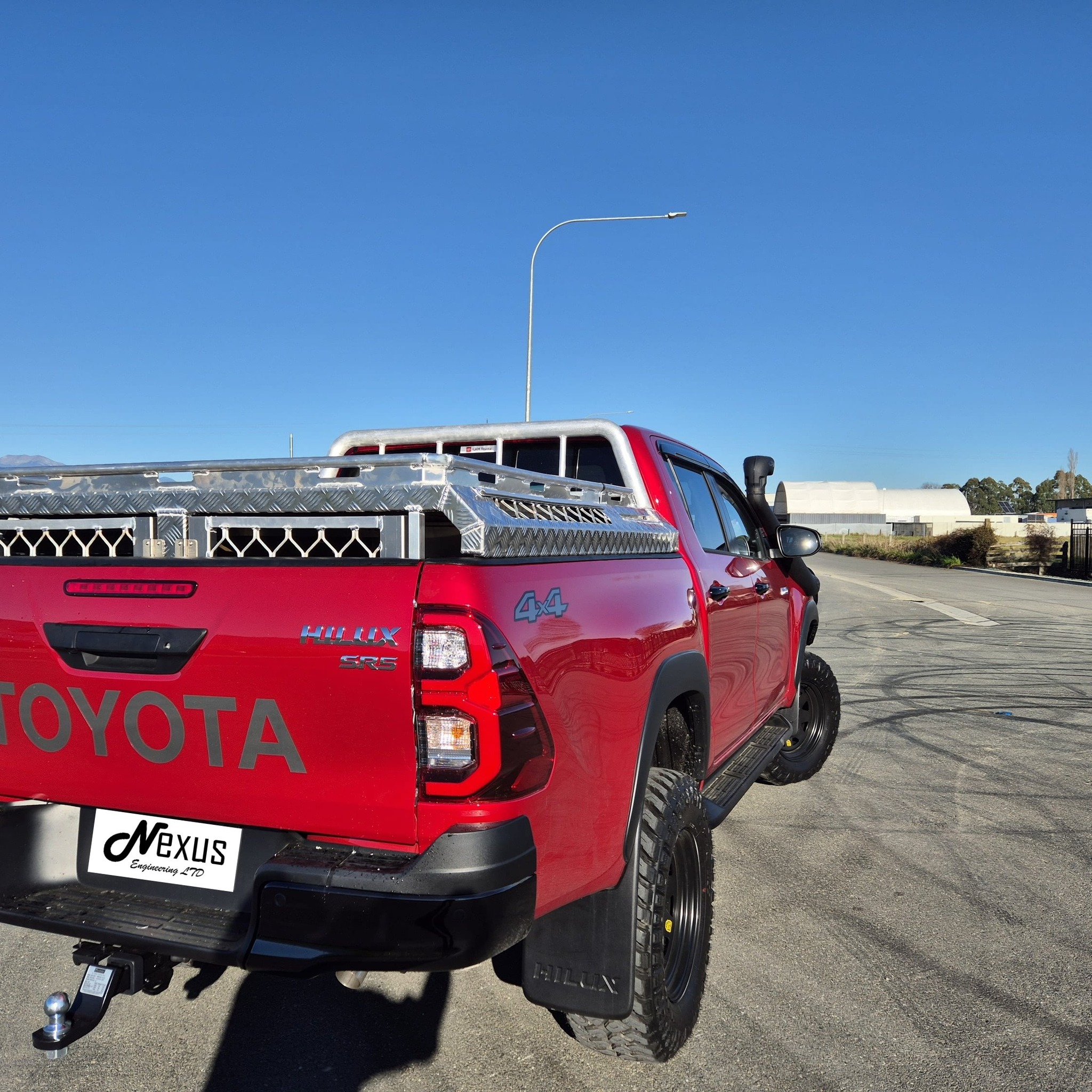 Hilux tray and dog box build